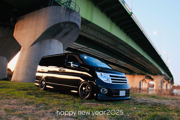 エルグランドのVANKulture・冬の空・static・今年もよろしくお願いしますに関するカスタム事例の投稿画像1枚目