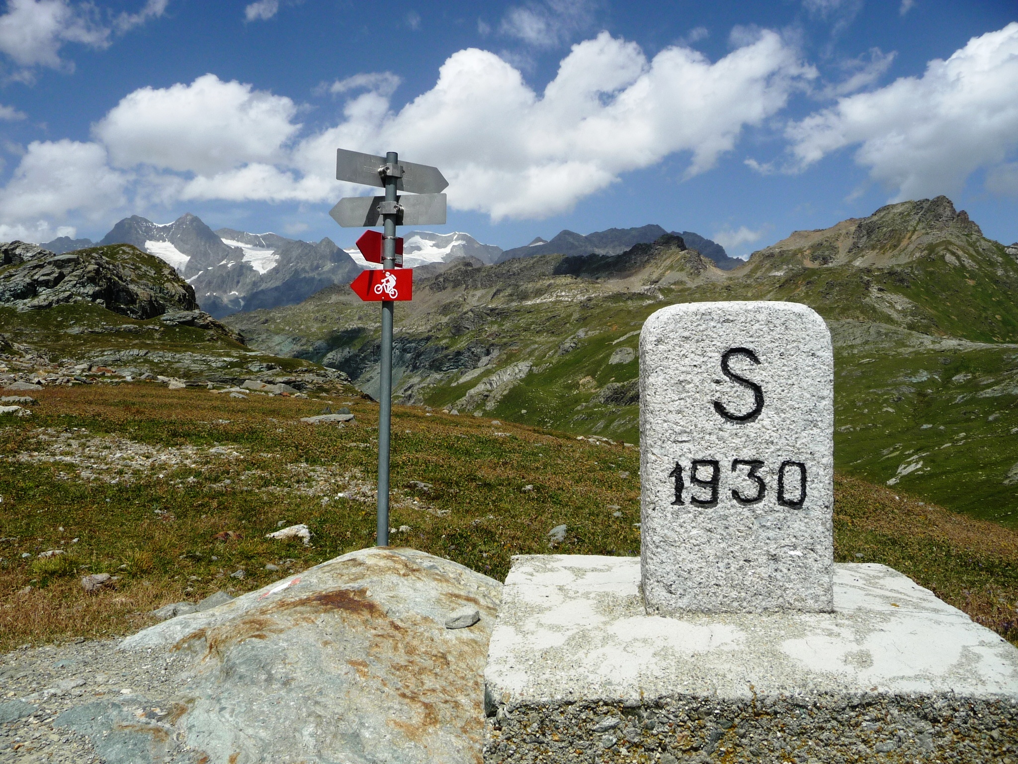 Cippo di Confine Italia-Svizzera di Laucol