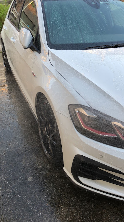 ゴルフGTIの仕事終わりに洗車・明るかったのに暗くなってる・ヌルテカ・ボディコーティングメンテナンスに関するカスタム事例の投稿画像1枚目