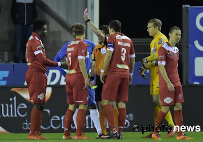 Na Vanhaezebrouck haalt ook De Boeck uit: "De ref kwam Coulibaly al voor de match waarschuwen"