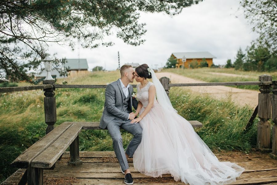 Fotógrafo de casamento Galya Firsova (galafirsova). Foto de 1 de setembro 2017