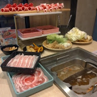 星野肉肉鍋PLUS(台中麗寶OUTLET店)