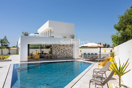 Villa avec piscine et terrasse 3