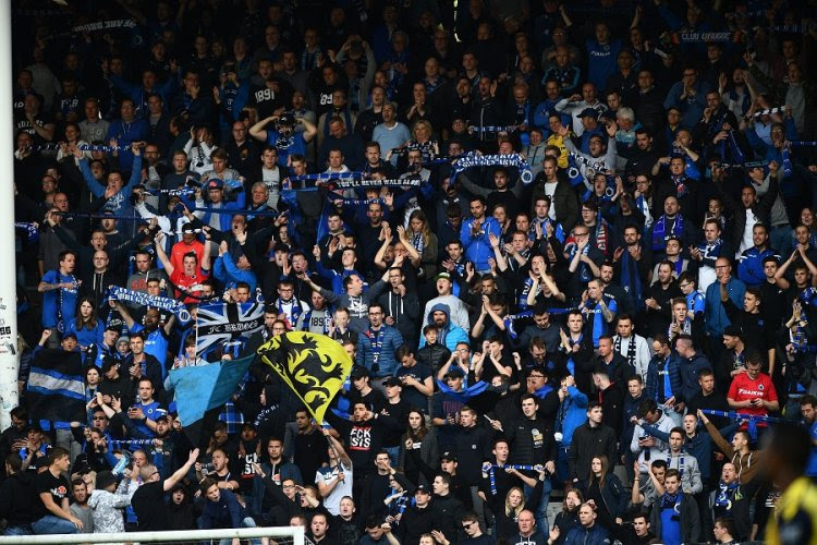 "Op Anderlecht is 't penalty!!!" Fans van Club Brugge hekelen arbitrage, VAR en de voetbalbond, ook verontwaardigd Charleroi doet lustig mee