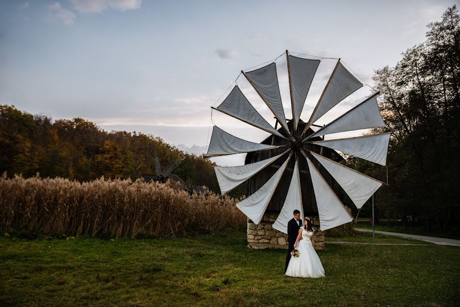 Fotograful de nuntă Adrian Bratu (adrianbratu). Fotografia din 19 decembrie 2018