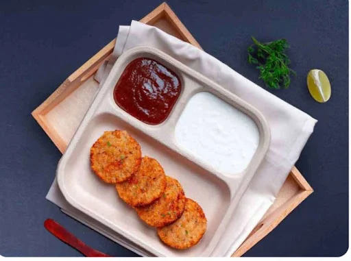 Sabudana Vada (4Pcs)with Imali Chutney &curd