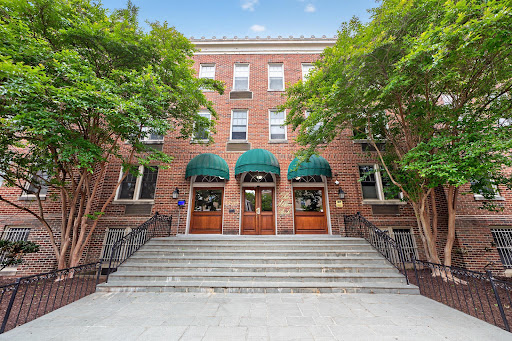 Prestige property for sale in Washington (United States) - Brick building entrance, large stairs