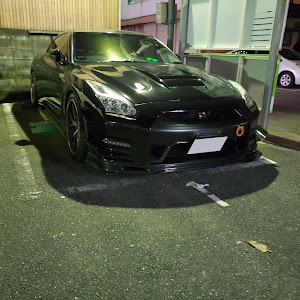 NISSAN GT-R