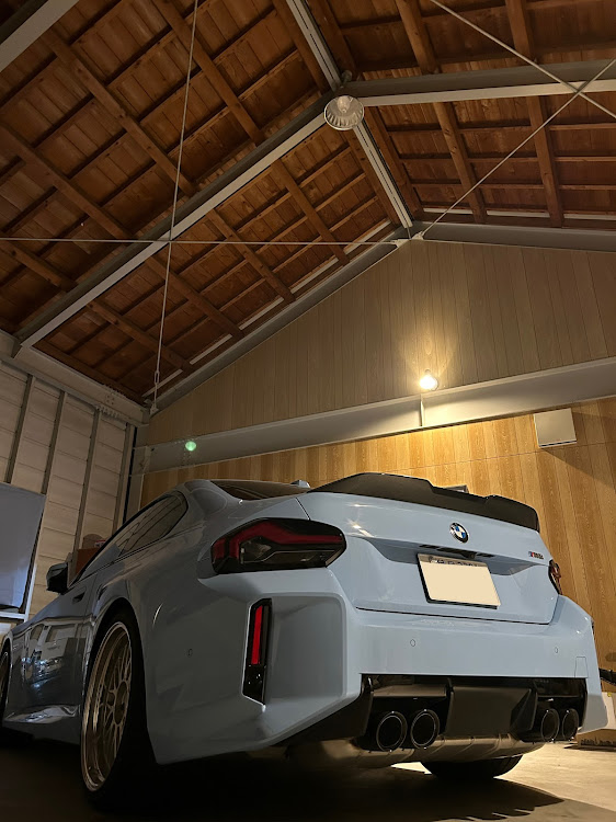 M2 クーペのBBS LM・ガレージ・ローアングルショット・バレンタインデー・夫婦に関するカスタム事例の投稿画像1枚目