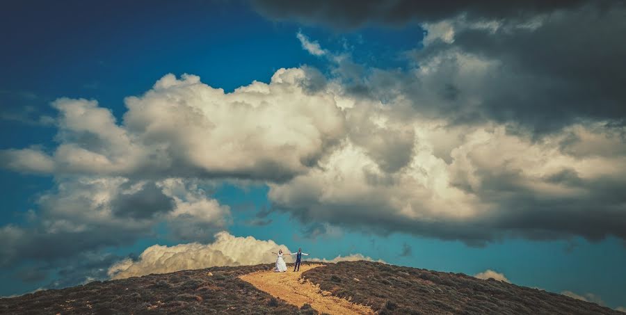 Fotografo di matrimoni Stauros Karagkiavouris (stauroskaragkia). Foto del 11 maggio 2018