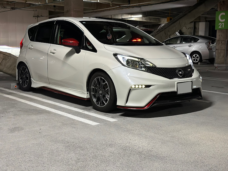 ノートのニスモノート・車高さがった・ニスモ・かっこよくなったかな？に関するカスタム事例の投稿画像3枚目