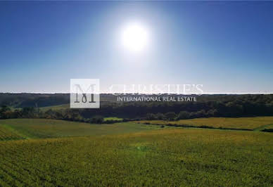 Vineyard with outbuildings 1