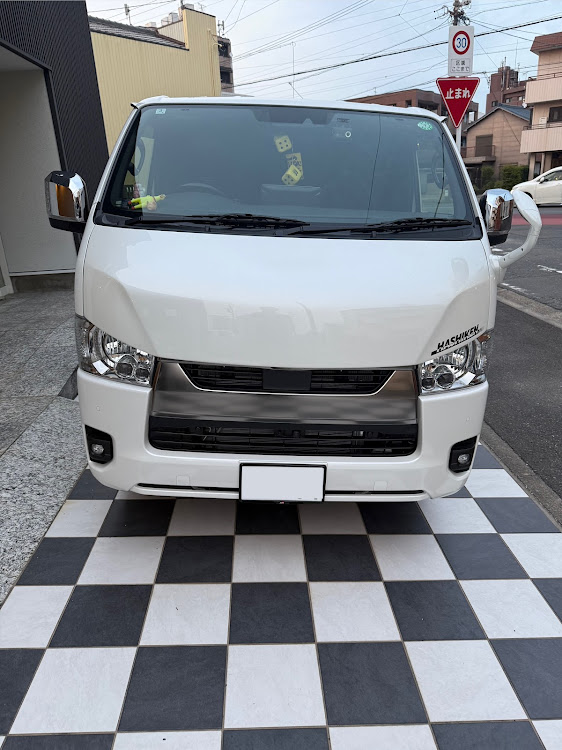 ハイエースバンのハイエースオーナーと繋がりたい・ハイエース4WD・ガラスリッド取付・DIY・バッドフェイスに関するカスタム事例の投稿画像2枚目