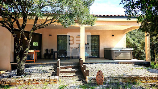 Villa with pool 1
