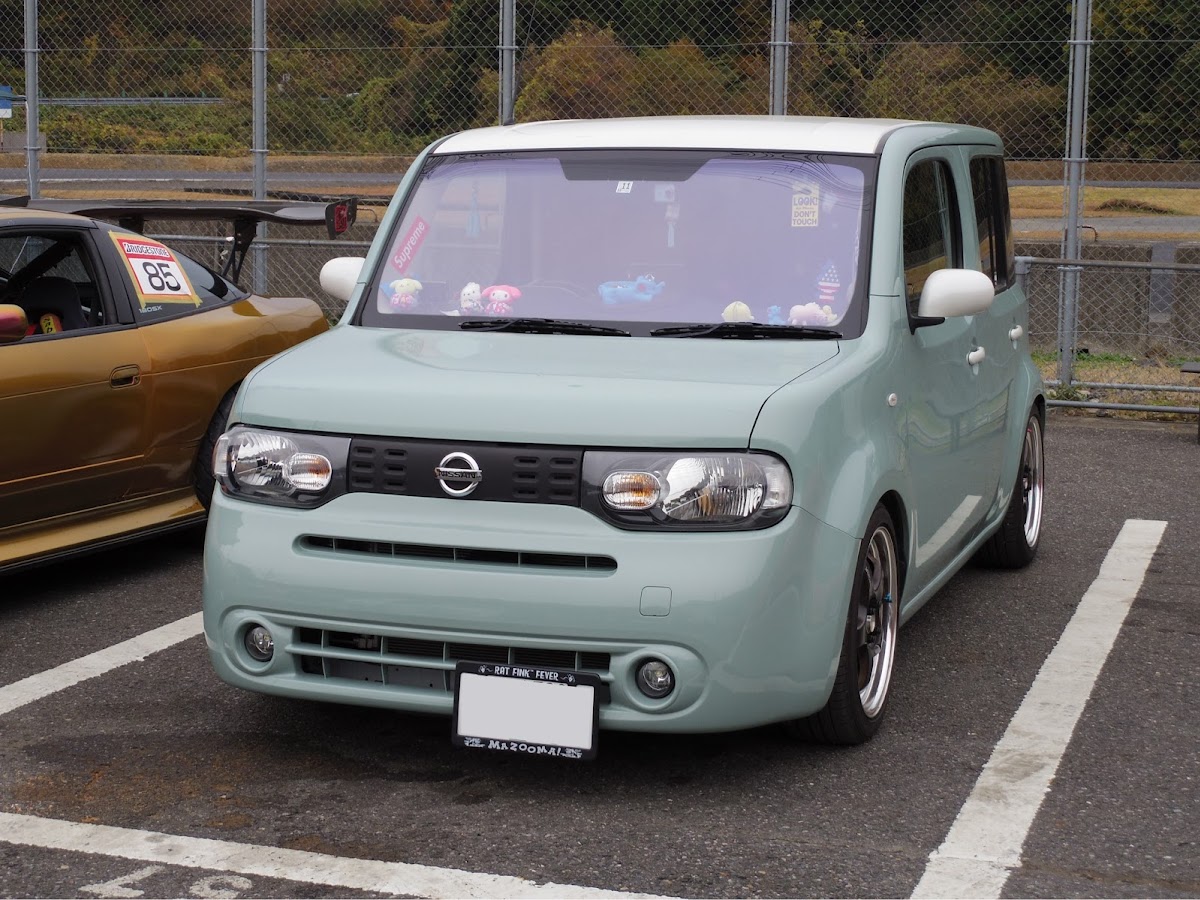 日産 キューブを華麗にカスタム By ぽにょ 19 11 17 今日は走行会の付き添いで日光サーキット 暇だから自分の車撮ってるやつ コートテクトは曇りの Cartune