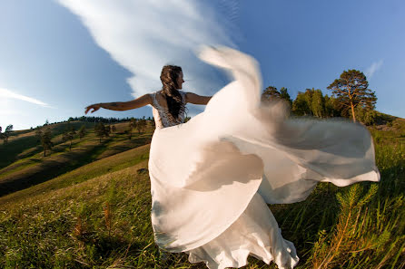 Fotógrafo de casamento Evgeniy Okrugin (okrugin). Foto de 25 de junho 2019