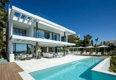 Villa with pool 10