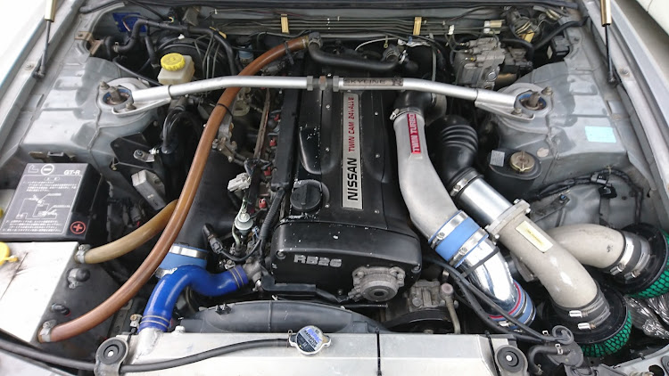 スカイライン GT-Rのみんなのエンジンルーム見てみたい・ピックアップに一度でも載ってみたい・ピックアップには無縁😶‍🌫️・自分のクルマが一番に関するカスタム事例の投稿画像2枚目