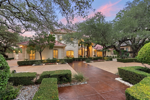House with pool 2