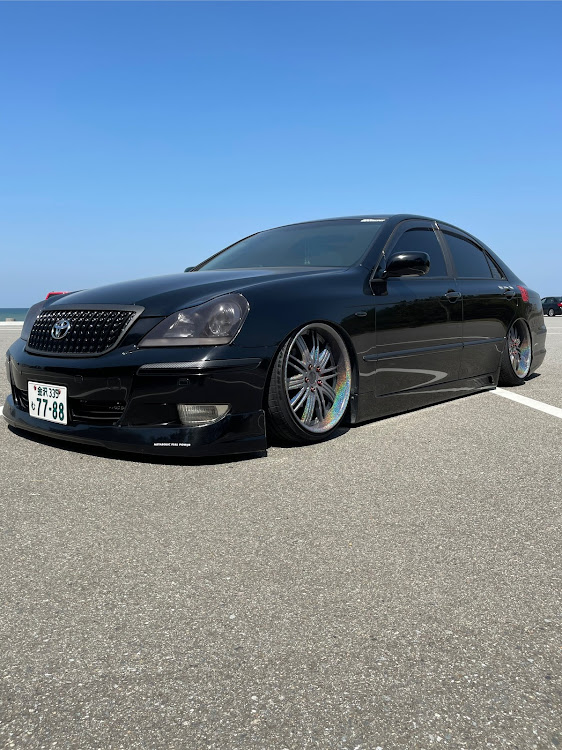 クラウンマジェスタのキラキラ✨仕様✨・爺ィでもモテたい😫・エアサスはモテるらしい・愛車の横顔・「縦構図選手権」に関するカスタム事例の投稿画像5枚目