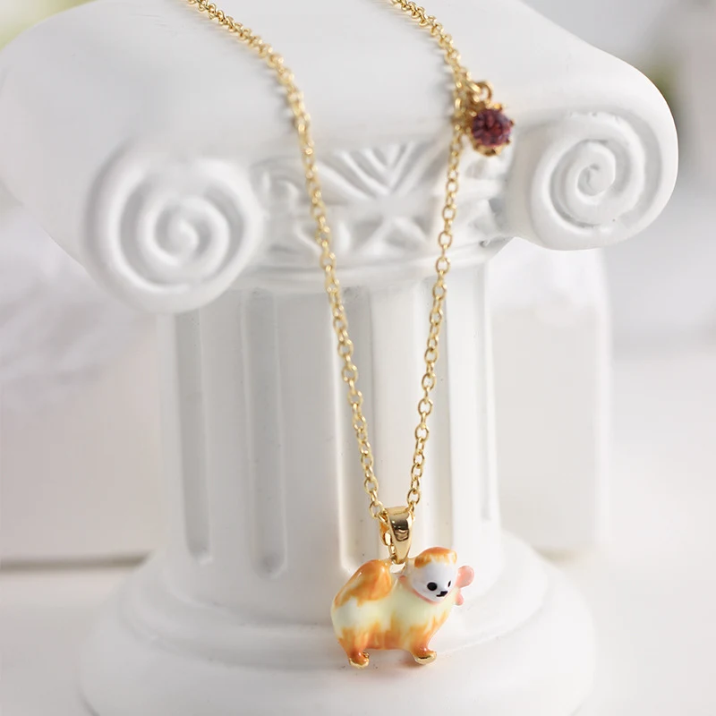 Bruine Pomeranian emaille oorstekers, schattig en stijlvol. Honden sieraden voor hondenliefhebbers. Perfect cadeau.