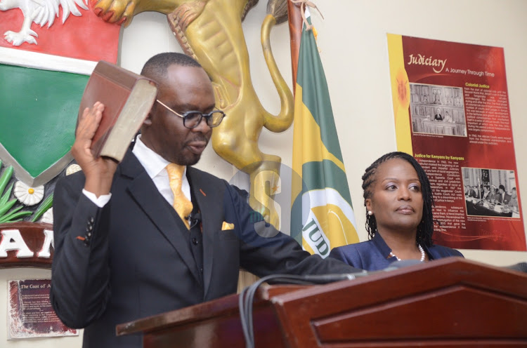 Chief Registrar Farida Mokoya presiding over the swearing in of Samson Omwanza Ombati as LSK male representative to JSC on May 14, 2024