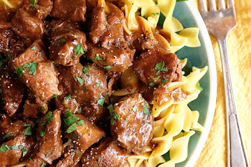 Slow Cooker Beef and Noodles