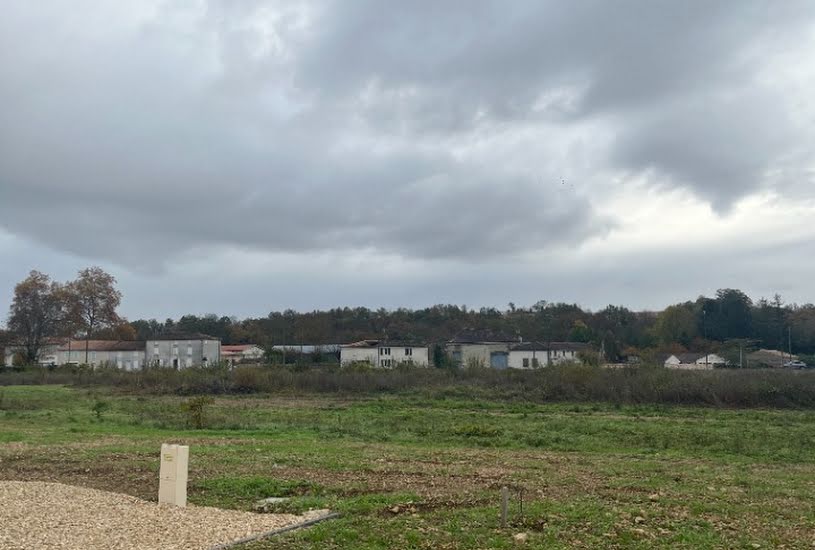  Vente Terrain + Maison - Terrain : 725m² - Maison : 120m² à Coulgens (16560) 