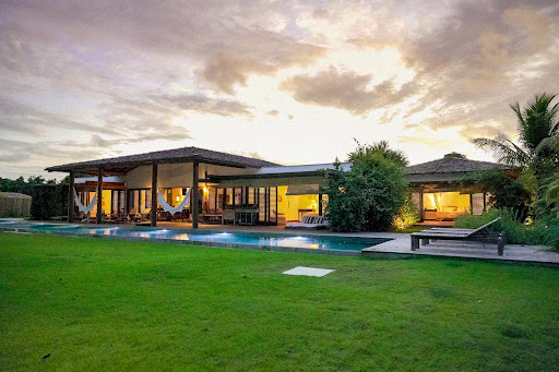 House with pool and garden 1