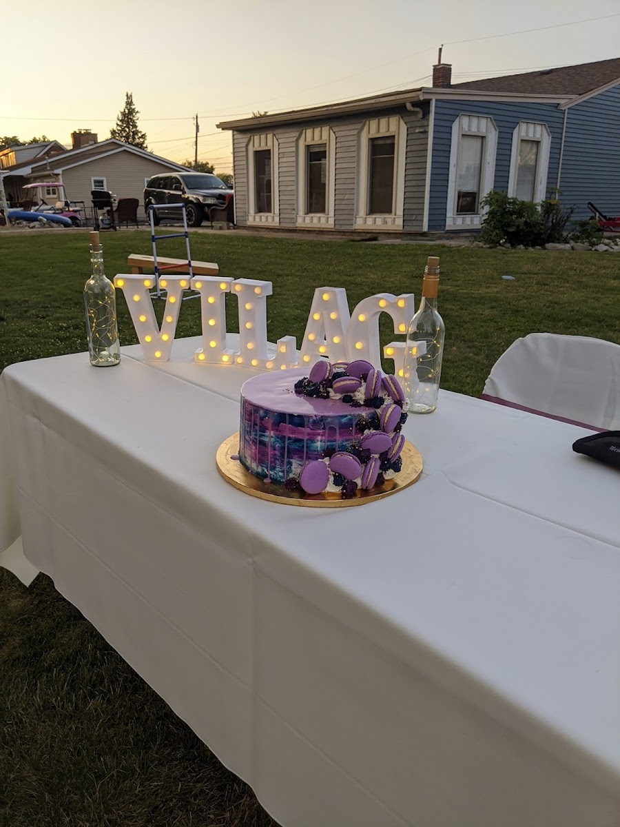 They made my gf wedding cake!