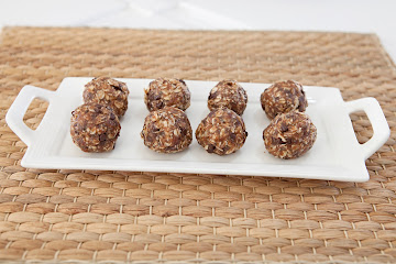 Chocolate & Dates Snack Bites
