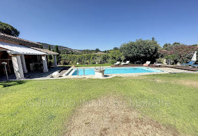 Villa with pool and terrace 4