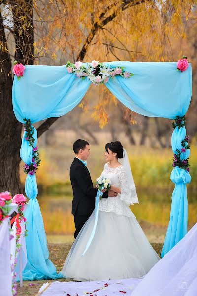 Fotógrafo de casamento Dulat Sepbosynov (dukakz). Foto de 16 de outubro 2015