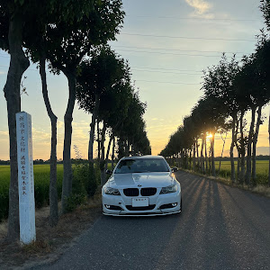 320i