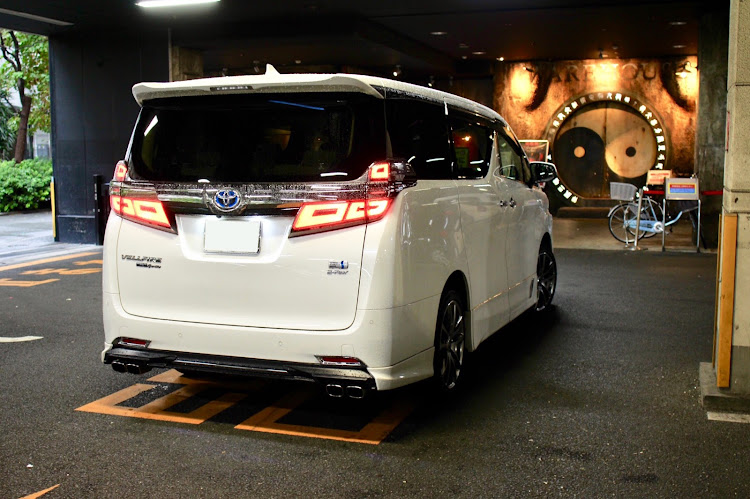 ヴェルファイアの電脳九龍城に関するカスタム事例の投稿画像1枚目