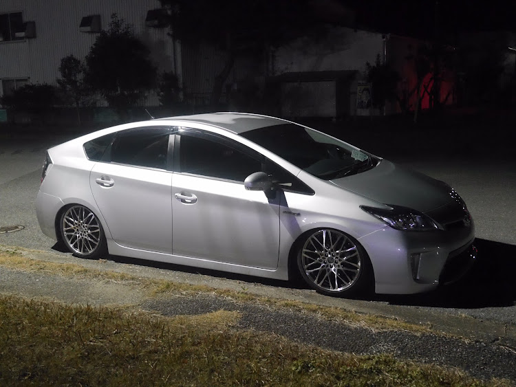 プリウスのzvw30・夜会・車好きと繋がりたい・写真好きな人と繋がりたい・誰かコラボしませんか？に関するカスタム事例の投稿画像3枚目
