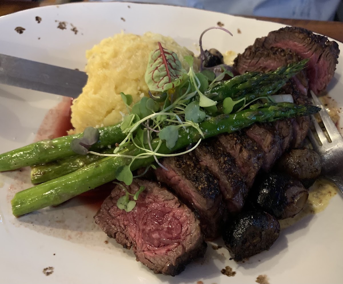 Hangar Steak, Mashed Yukon Hold Potatoes & Asparagus