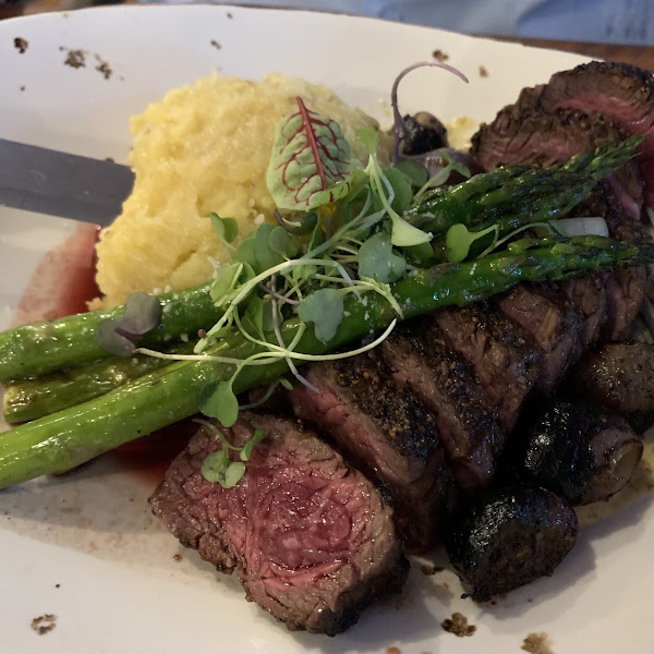 Hangar Steak, Mashed Yukon Hold Potatoes & Asparagus