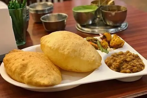 Chole Bhature [2 Bhature, 1 Plate]