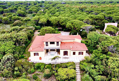 Villa with terrace 3