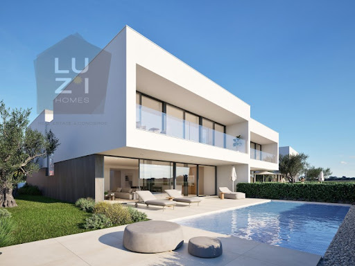 Villa with pool 4