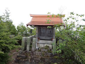 中岳の祠