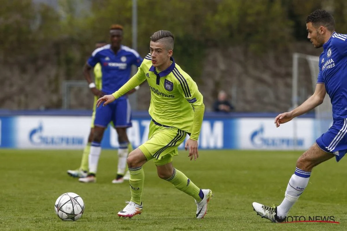 Officiel : un ancien joueur d'Anderlecht et du Standard signe à la Louvière 