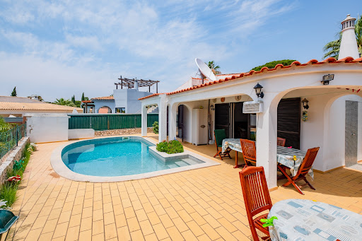 Maison avec piscine et jardin 5