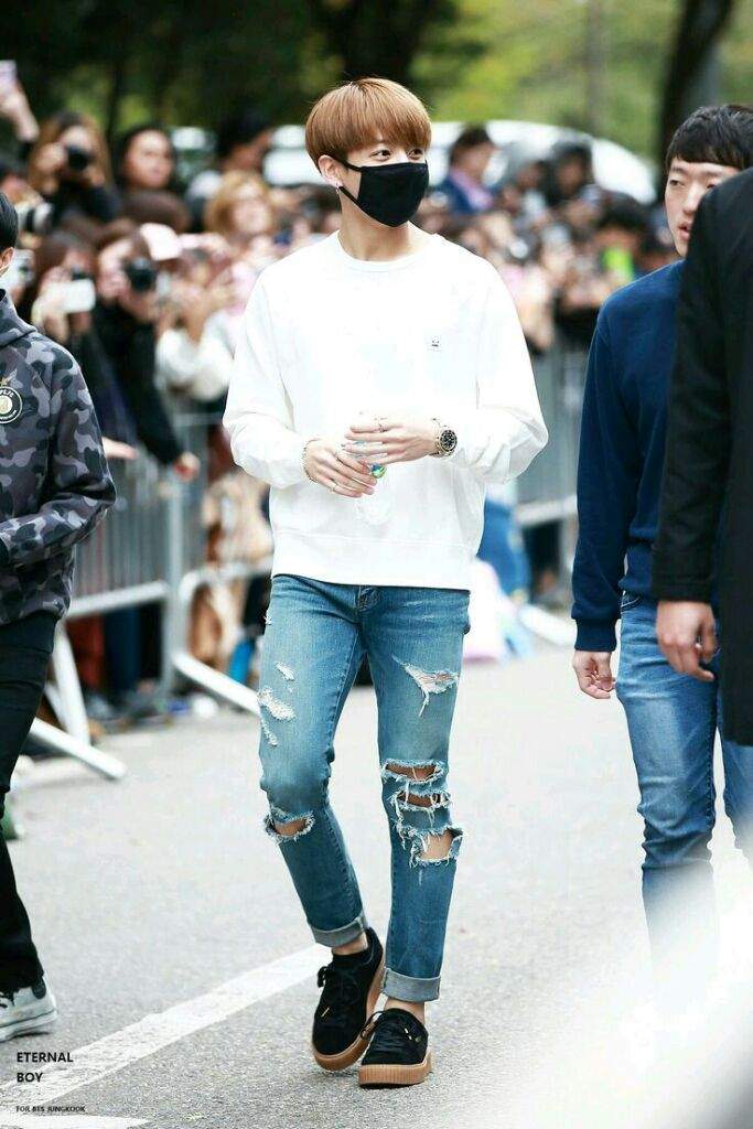 10+ Times BTS Jungkook Looked Hottest In Tight Jeans - Koreaboo