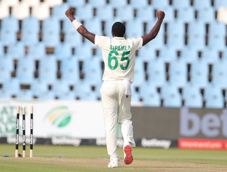 Lutho Sipamla grabbed his maiden Test wicket in his debut for the Proteas.