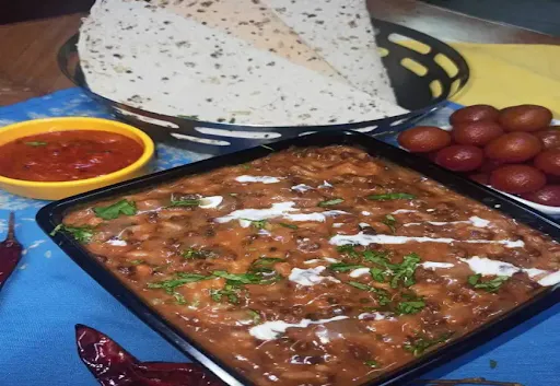 Dal Makhani Khichdi With Sweet Combo