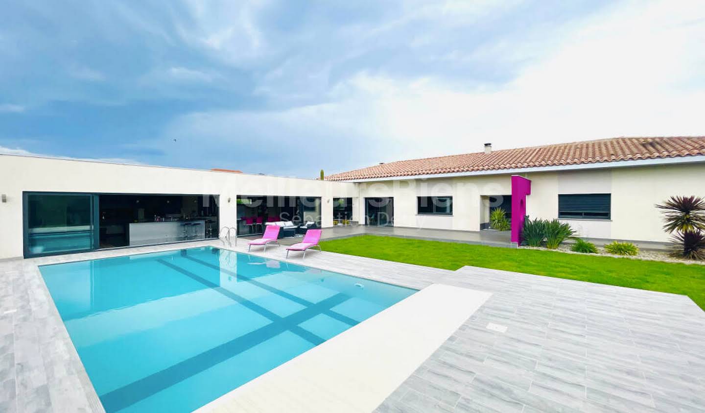 Villa with pool Le Soler