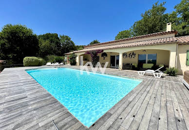 Villa with pool 9