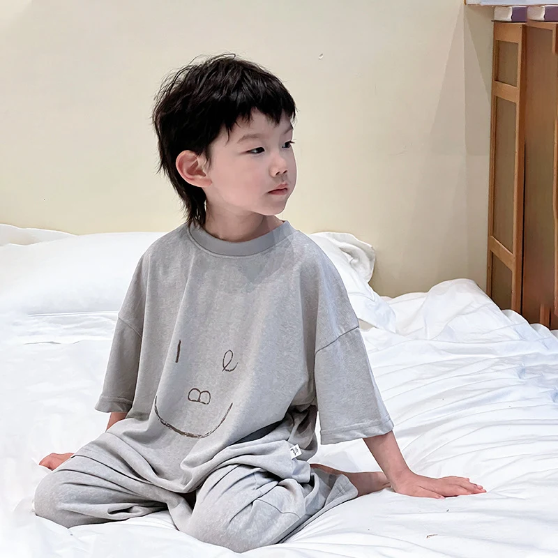 Kinder Sommer Kleidung Jungen Hausbekleidung Pyjama atmungsaktiv und bequem für warme Nächte ideal zum Schlafen und Entspannen